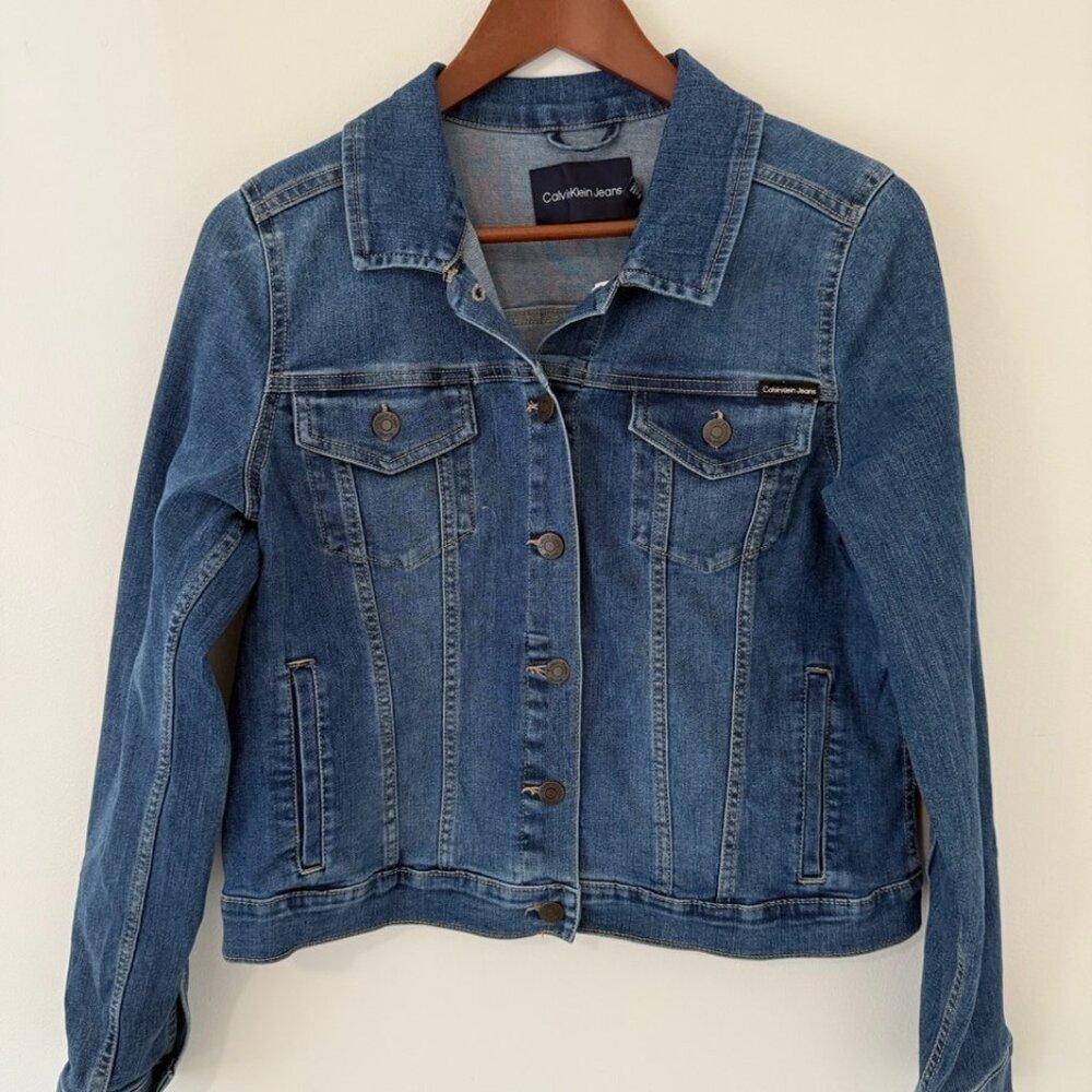 Calvin Klein Jeans Women's Blue Denim Trucker Jacket Medium Retail $89.50 NWT